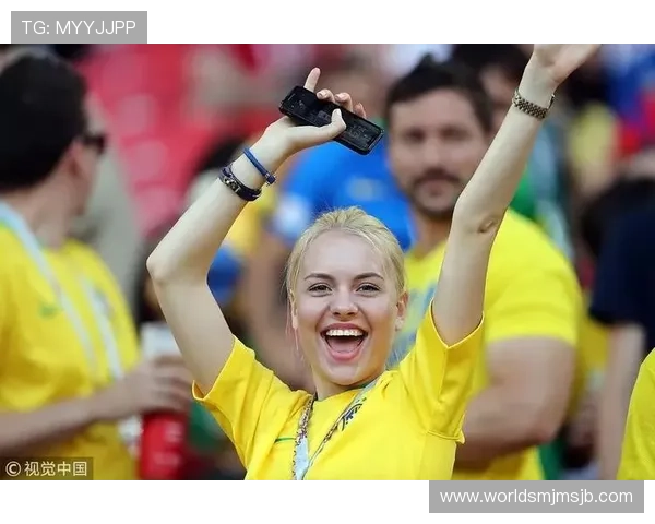 世界杯美女球迷的精彩瞬间集锦：她们的热情与青春活力完美展现